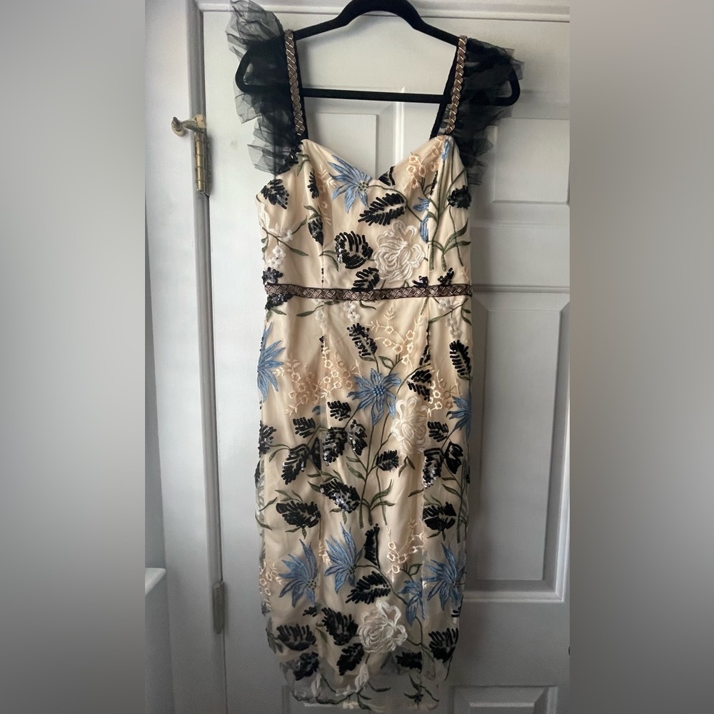 Lulus Show Stopper Cream Embroidered Sequin Bodycon Midi Dress-size M never worn